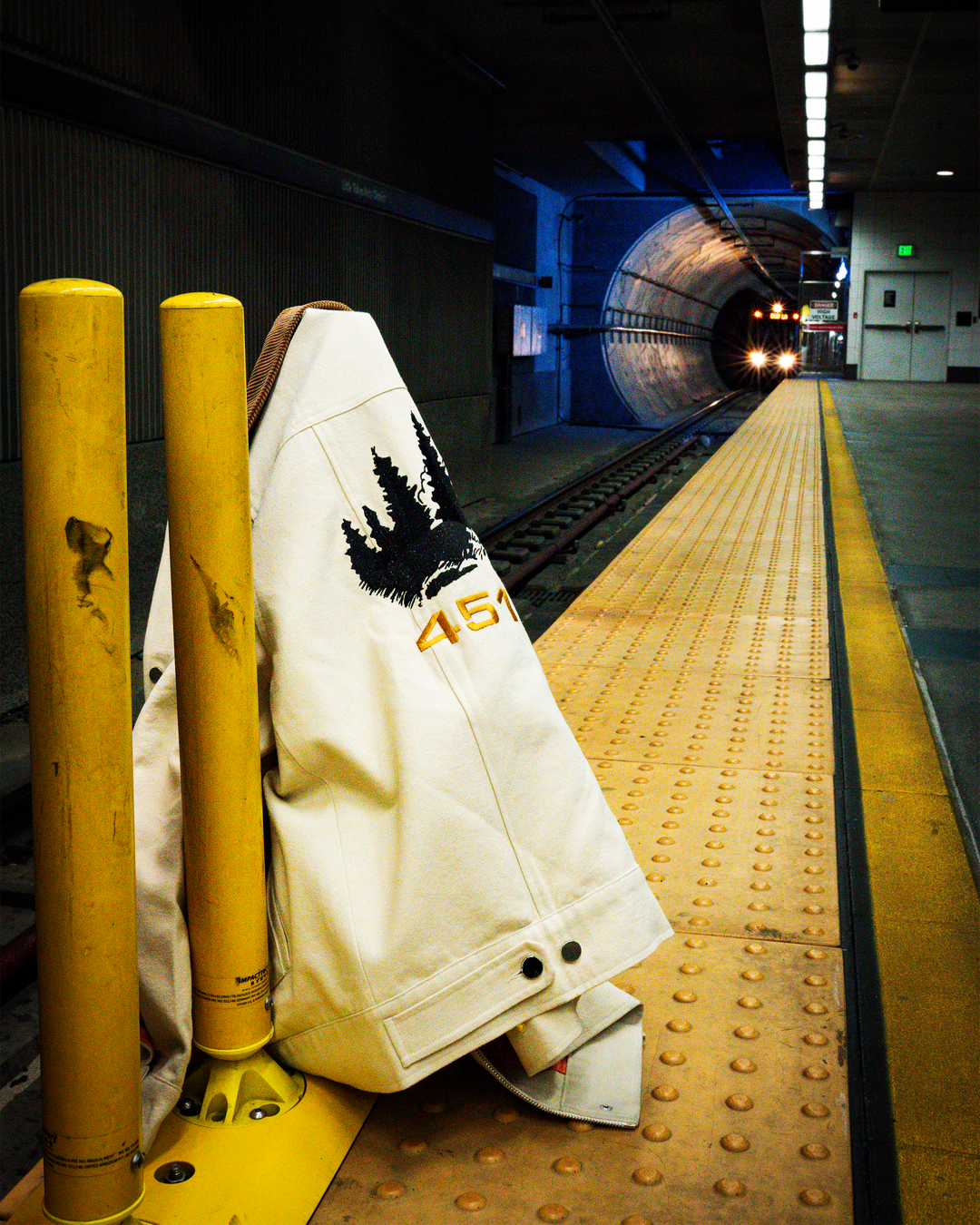 BOOK BURNERS JACKET [CREME]