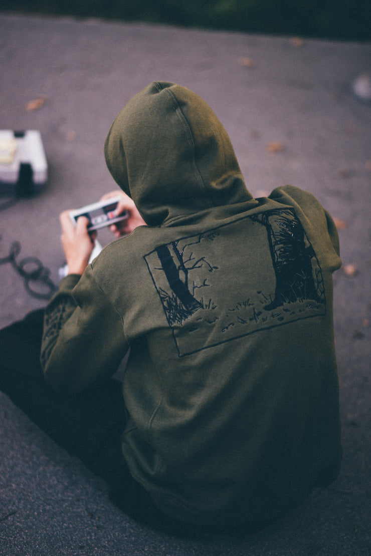 NOSTALGIA HOODED PULLOVER (OLIVE)