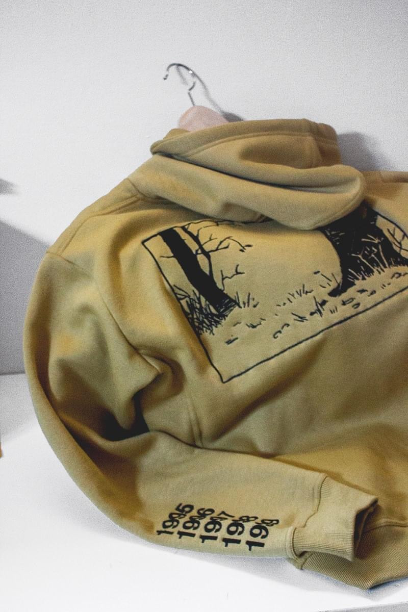 NOSTALGIA HOODED PULLOVER (SAND)